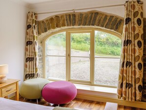 4 bedrooms, free WiFi, bed sheets