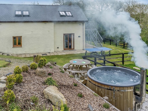 4 bedroom accommodation in Cross Inn, near New Quay