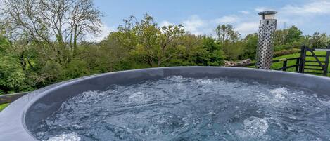 Bañera de hidromasaje exterior