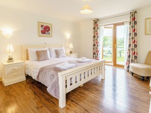 4 bedrooms, free WiFi, bed sheets