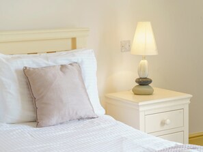 4 bedrooms, free WiFi, bed sheets