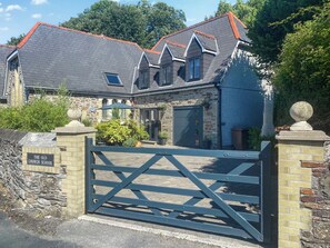 Exterior - 2 bedroom accommodation in Plympton, near Plymouth (Plympton, near Plymouth)