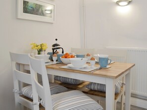 Dining - 2 bedroom accommodation in Instow, near Bideford (Instow, near Bideford)