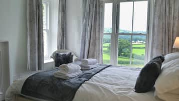 4 bedrooms, free WiFi, bed sheets