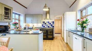 Ofen, Geschirrspüler, Gefrierschrank