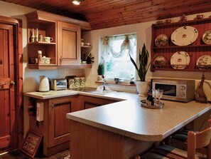 Cookware/dishes/utensils