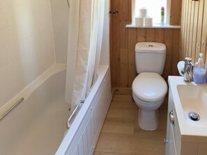 Towels - 1 bedroom accommodation in Burgate, near Fordingbridge (Burgate, near Fordingbridge)