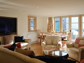 Fireplace - 3 bedroom accommodation in Chulmleigh, near South Molton (Chulmleigh, near South Molton)