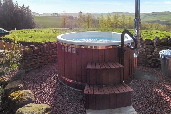 Hot tub | Piglet Cottage - Soppit Farm Cottages, Elsdon