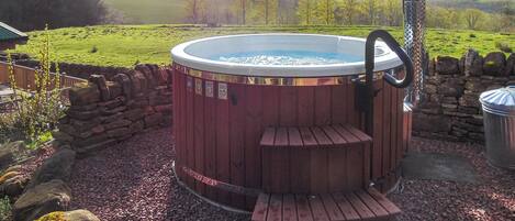 Outdoor spa tub