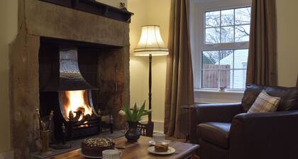 Relax by the stream in the garden or visit the historic city of Lancaster.