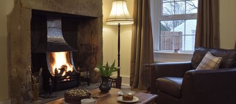 Relax by the stream in the garden or visit the historic city of Lancaster.