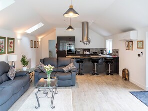 TV - 1 bedroom accommodation in Boughton, near Downham Market (Boughton, near Downham Market)