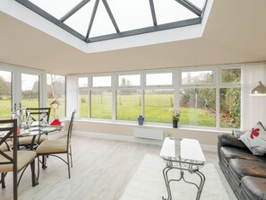 TV - 1 bedroom accommodation in Boughton, near Downham Market (Boughton, near Downham Market)