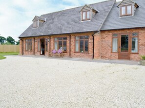 Exterior - The Granary - W43949 (East Tytherton, Chippenham)