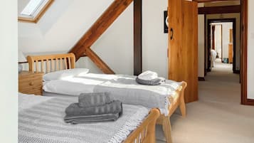 3 bedrooms, free WiFi, bed sheets, wheelchair access