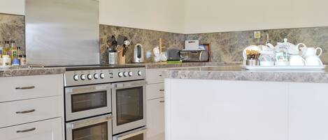 Lave-vaisselle, chaise haute