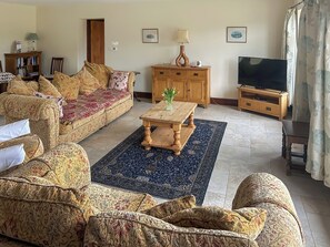 TV - The Granary - W43949 (East Tytherton, Chippenham)