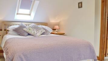 3 bedrooms, free WiFi, bed sheets, wheelchair access