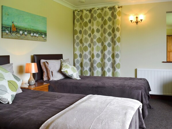3 bedrooms, bed sheets
