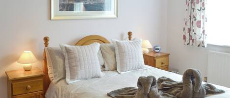 3 bedrooms, free WiFi, bed sheets, wheelchair access