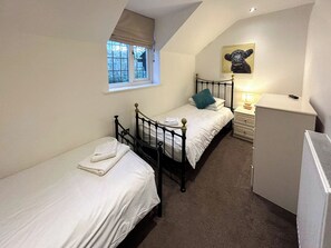 6 bedrooms, free WiFi, bed sheets