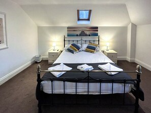 6 bedrooms, free WiFi, bed sheets