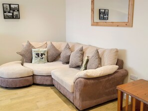 Living area - Milk Churn - UKC2400 (Luton, near Newton Abbot)