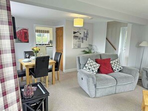 TV - 2 bedroom accommodation in Kingsland, near Leominster (Kingsland, near Leominster)