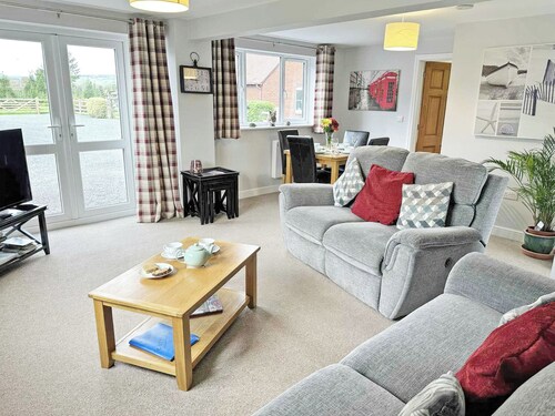 2 bedroom accommodation in Kingsland, near Leominster