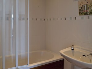 Towels - 2 bedroom accommodation in Hope Cove, near Kingsbridge (Hope Cove, near Kingsbridge)