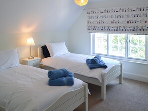 2 bedrooms, free WiFi, bed sheets - 2 bedroom accommodation in Sheringham (Sheringham)