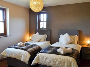 4 soverom, wi-fi (inkludert) og sengetøy