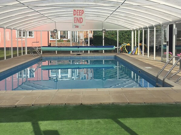 Piscina interna, piscina aquecida