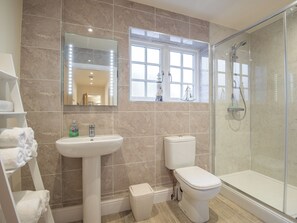 Towels - Field View - UKC2304 (Wainfleet St. Mary, near Skegness)