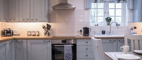 Lava-louças, cadeirão de bebê