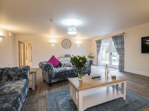 TV - Field View - UKC2304 (Wainfleet St. Mary, near Skegness)