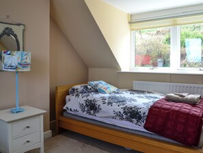 3 bedrooms, WiFi (free), bed sheets