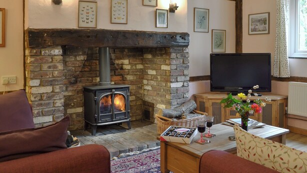 テレビ、暖炉