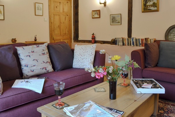 Comfortable living room | Henley Bridge Holiday Cottage, Ashburnham, near Battle