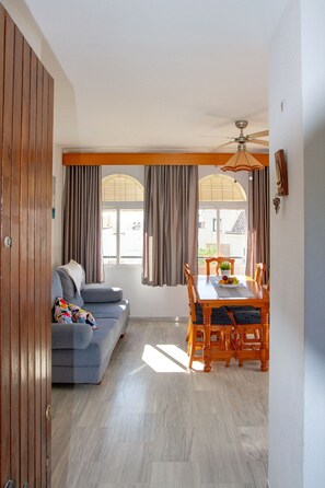 Interior - Silvia - Rooftop terrace, sea view, beach apartment, perfect location (Torremolinos)