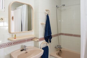 Bathtub, hair dryer, towels - Silvia - Rooftop terrace, sea view, beach apartment, perfect location (Torremolinos)