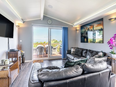 2 bedroom accommodation in Dinas, near Fishguard