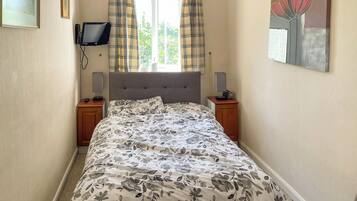 4 bedrooms, free WiFi, bed sheets