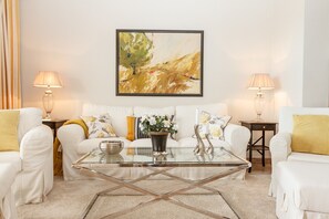 TV - Hacienda Elviria Marbella - Exclusive Apartment (Marbella)