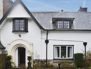 Exterior - 2 bedroom accommodation in Llanddona, near Beaumaris (Llanddona, near Beaumaris)