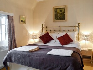 2 bedrooms, free WiFi, bed sheets - 2 bedroom accommodation in Llanddona, near Beaumaris (Llanddona, near Beaumaris)