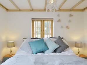 2 室のベッドルーム、WiFi (無料)、ベッドシーツ