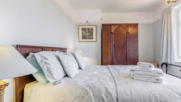 3 bedrooms, free WiFi, bed sheets