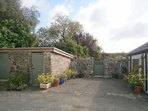 Property grounds - 5 bedroom accommodation in Parkham, near Bideford (Parkham, near Bideford)